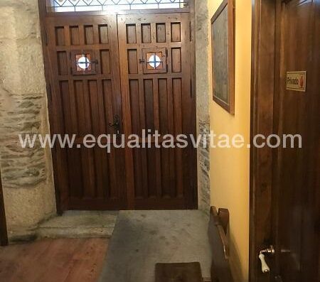 Rampa interior de acceso. Hostal Virgen de la Encina, Ponferrada.