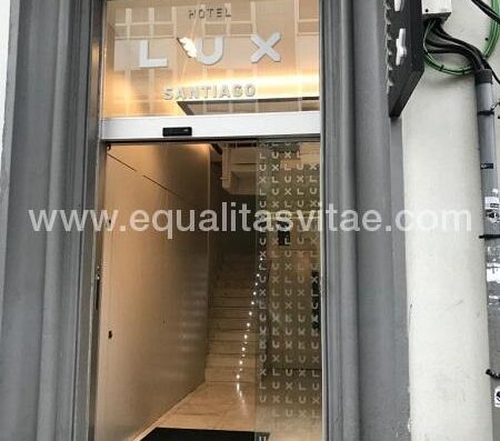 Acceso al Hotel Lux, Santiago de Compostela.