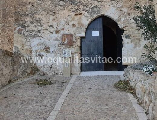 Entrada de acceso al Castillo de Yeste.