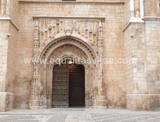 Entrada accesible. Iglesia de la Asunción de Valdepeñas.