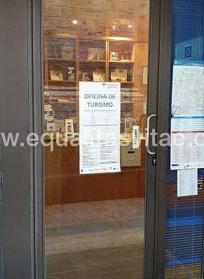 Puerta de entrada a la Oficina de turismo de Valdepeñas.