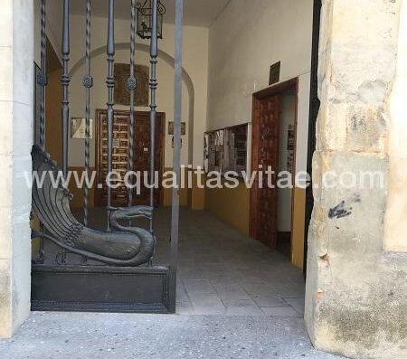 Entrada accesible. Museo de Arte Sacro de Huete.