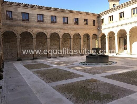 Claustro accesible. Convento de Jesús y María. Museo de la Fotografía de Huete.