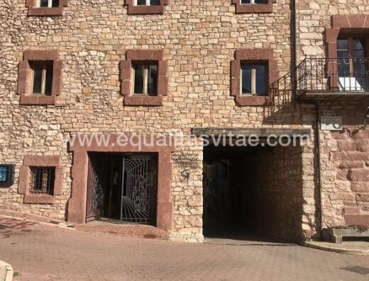 Fachada del Centro de Interpretación de la Ganadería, Checa.