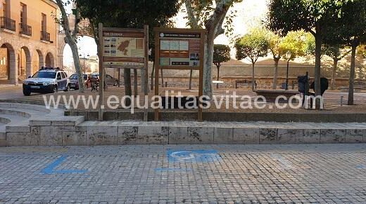 Plaza de aparcamiento cercana al Museo de obra gráfica de San Clemente