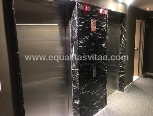 Ascensores como itinerario accesible. Hotel Ac Avenida América, Madrid.