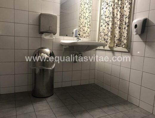 Lavabo accesible. Yonas pizzería & catering, Tromso.