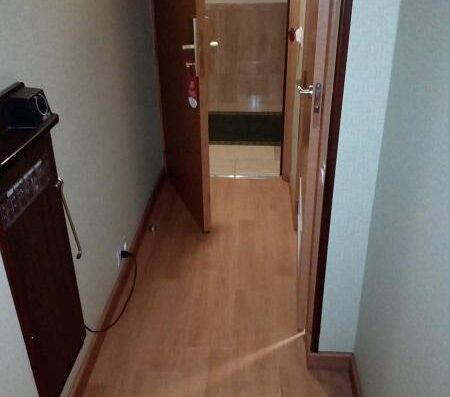Entrada a la habitación accesible del Hotel Bécquer, Sevilla.