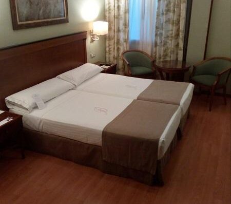 Interior de habitación accesible, Hotel Bécquer, Sevilla.