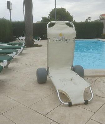 Silla para acceso a la piscina. Hotel Bulevard, Benicassim. Imagen facilitada por el hotel.