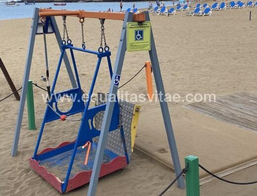 Parque infantil accesible. Playa accesible de Las Canteras, Las Palmas de Gran Canaria.