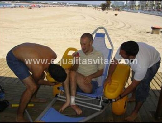 Servicio de personal de apoyo para personas con discapacidad en playas accesibles de Puerto de Santa María