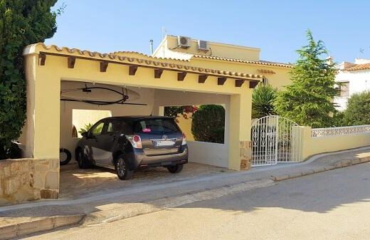 Acceso y aparcamiento Casa Peguche. https://www.casapeguche.nl/es