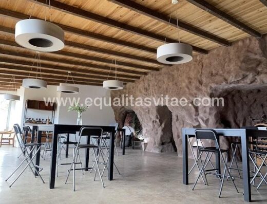 Zona comedor y sala de catas, Bodegas Bentayga, Tejeda, Gran Canaria.
