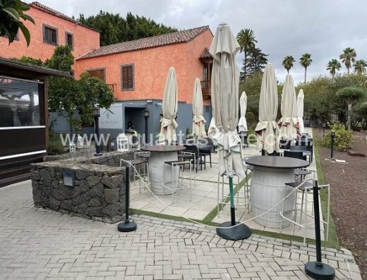 Terraza exterior del restaurante La Casa del Vino de Gran Canaria, Santa Brígida.