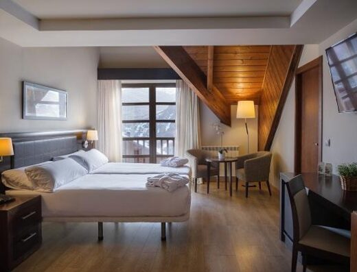 Una de las habitaciones dobles del hotel. Aragon Hills Hotel & spa
