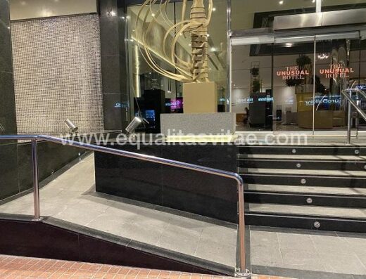 Acceso y entrada al hotel.