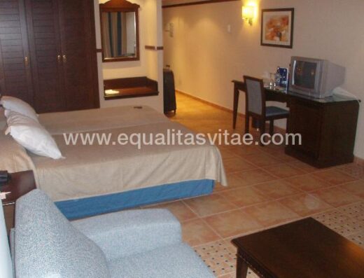 Dormitorio adaptado para personas con discapacidad