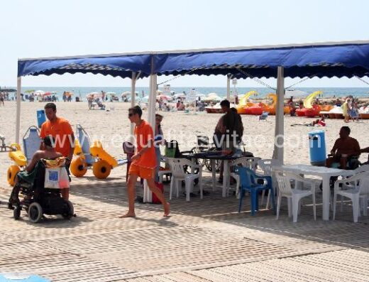 Punto accesible de la Playa de Levante de Santa Pola. Imagen cedida por www.turismosantapola.es