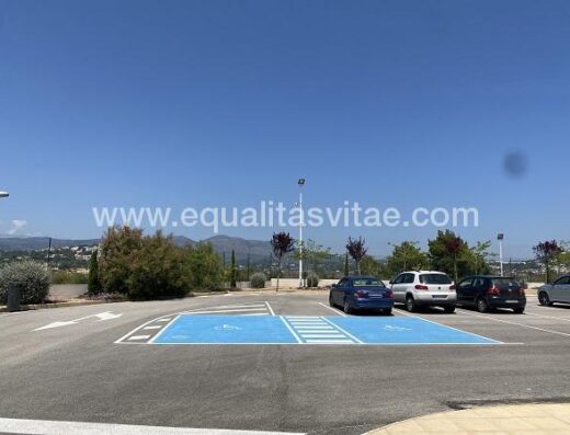 Plazas de aparcamiento reservadas para PMR.