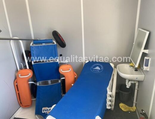 Interior de baño adaptado, ayudas téctincas.