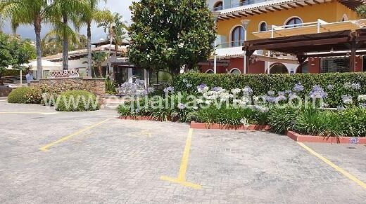 Plaza de aparcamiento reservada para PMR.
