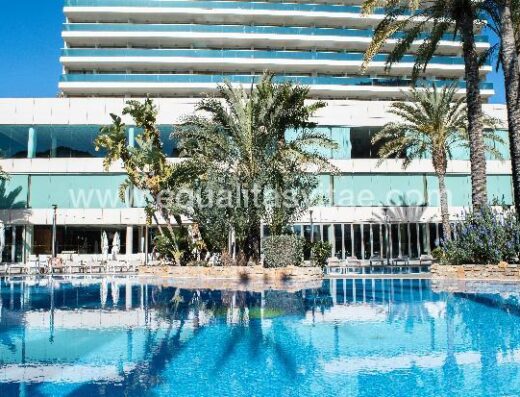 Piscina exterior. Foto cedida por el hotel AR Diamante Beach, Calpe.