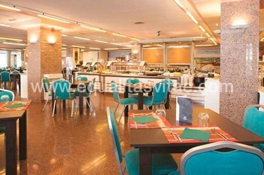 Comedor restaurante buffet. Imagen cedida por el hotel AR Roca Esmeralda de Calpe.