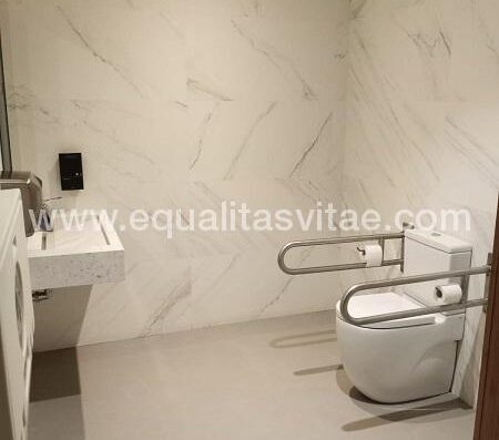 Interior de baño adaptado.