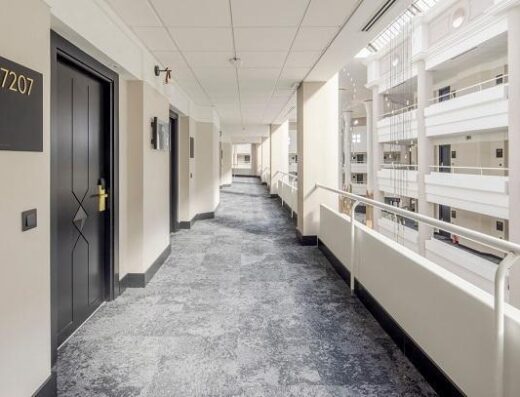 Pasillo de las habitaciones. Imagen facilitada por ILUNION Hotels.