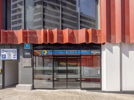 Entrada accesible al hotel. Imagen facilitada por ILUNION Hotels.