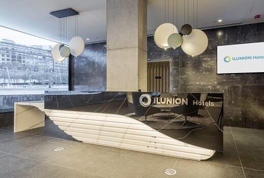 Recepción adaptada.Imagen facilitada por ILUNION Hotels.
