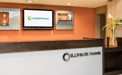 Recepción adaptada. Imagen facilitada por ILUNION Hotels.