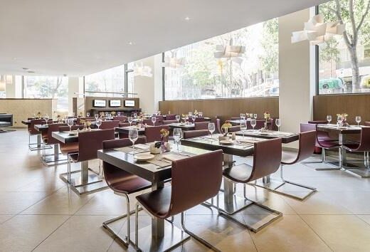 Zona comedor del restaurante. Imagen facilitada por ILUNION Hotels.