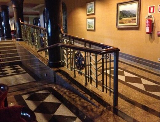 Rampa en itinerario interior accesible. Imagen facilitada por Adrian Hoteles.