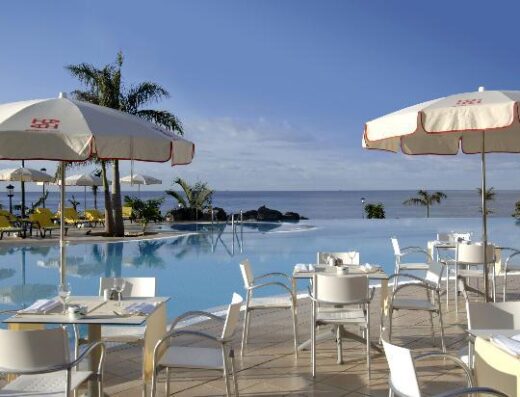 Restaurante piscina. Imagen facilitada por Adrian hoteles.