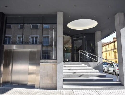Entrada accesible a través de ascensor. Imagen facilitada por el hotel.