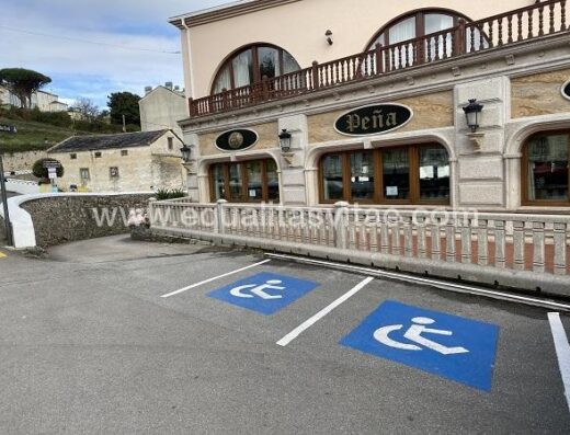 Plazas de aparcamiento reservadas para PMR.