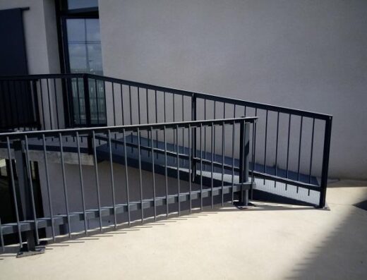 Una de las rampas de acceso al centro. Imagen facilitada por Fundación Los Pueyos.