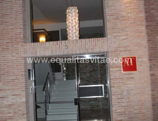 Entrada a Apartamentos Lagaya