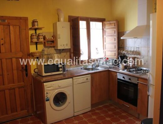 Cocina accesible de Casa Rural Valloré del Maestrazgo ubicada en planta baja