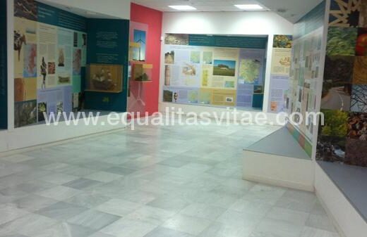 Interior del Centro de Visitantes El Aljibe