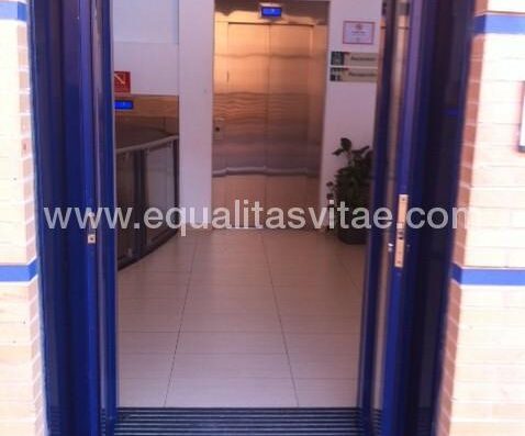 Entrada a cota cero en Hotel Ibis Málaga Centro