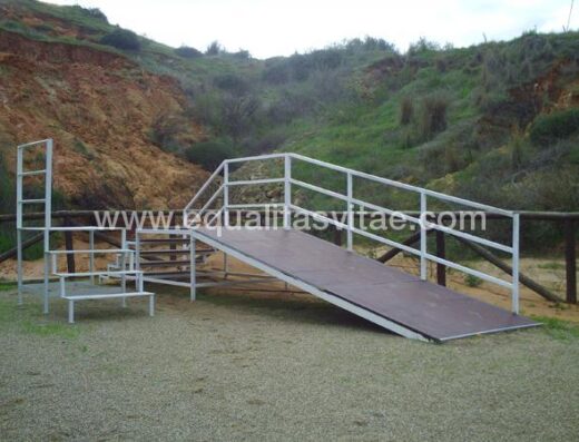 Rampa de acceso para equinoterapia