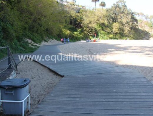 Pasarela accesible en la playa de los Peligros