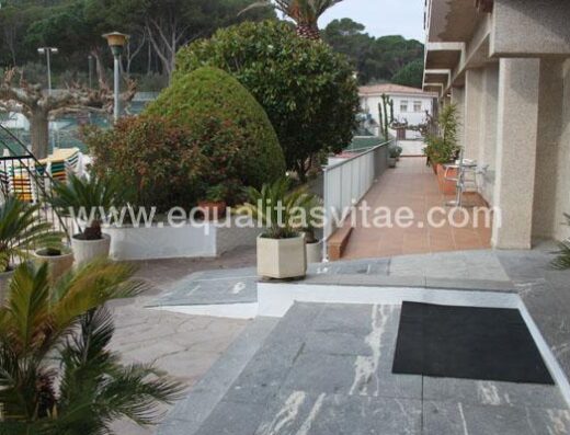 Rampas de acceso a habitaciones y recepción