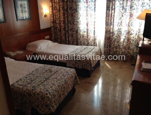Una de las 2 habitaciones adaptadas de que consta el hotel
