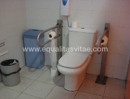 Baño accesible en acuario de Gijón