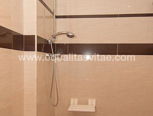 Ducha a cota cero en habitación accesible Hotel Castro Real