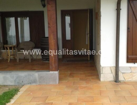 Entrada accesible para silla de ruedas